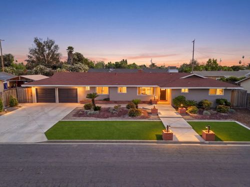 365 E Sycamore Dr, Hanford, CA, 93230-1439 | Card Image