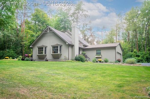 9256 Pine Hill Trl, Fenton, MI, 48430-9332 | Card Image