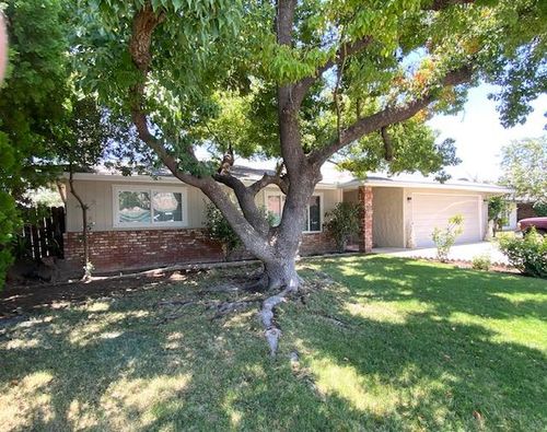238 Fairbanks Ave, Sanger, CA, 93657-2028 | Card Image