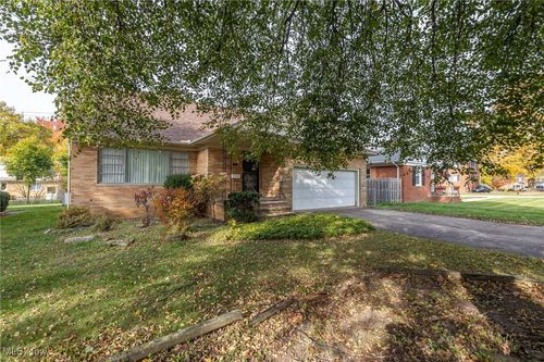 4464 W 224th St, Fairview Park, OH, 44126-2502 | Card Image