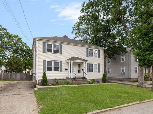 15 Saratoga Rd, North Kingstown, RI, 02852-2117 | Card Image