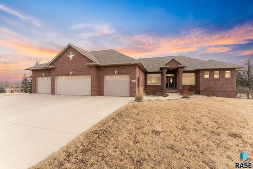 5500 Lazy Ridge Pl, Sioux Falls, SD, 57108 | Card Image