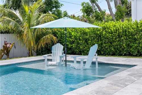 682 95th Ave N, NAPLES, FL, 34108-2455 | Card Image