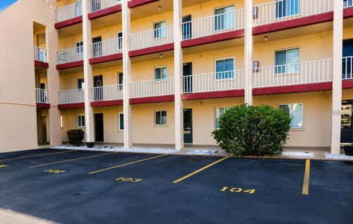 e-103-4111 Heron Way, BRADENTON, FL, 34205-5045 | Card Image