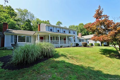 82 Thornhill Dr, Pleasant Valley, NY, 12569-7619 | Card Image