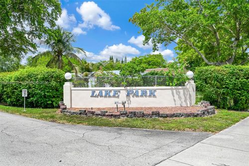 4e-942 Ne 199th St, Miami, FL, 33179-3056 | Card Image