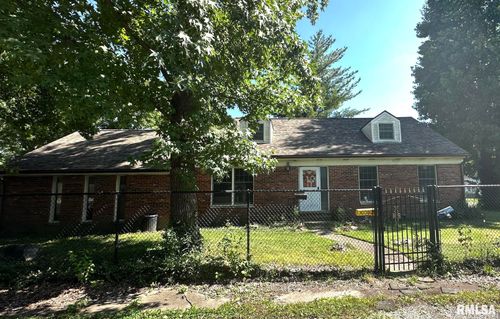 900 E 4th St, West Frankfort, IL, 62896-1401 | Card Image