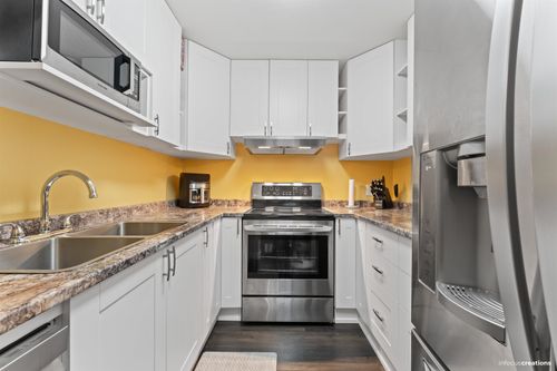 22-8975 Mary St, Chilliwack, BC, V2P4J4 | Card Image