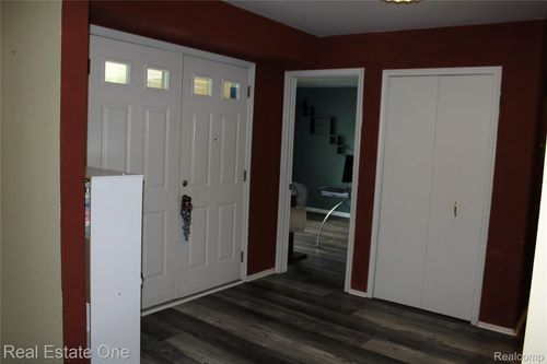 47830 Ben Franklin Dr, Shelby Township, MI, 48315-4621 | Card Image