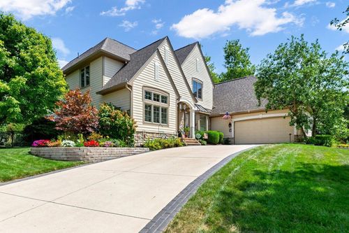 665 Matthews Brook Ln, Powell, OH, 43065-8354 | Card Image