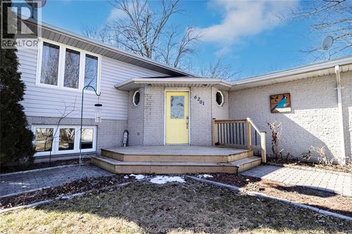 6201 Main St, Comber, ON, N0P1J0 | Card Image