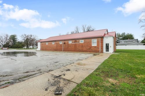 110 N Pine St, Osceola, IN, 46561-2262 | Card Image