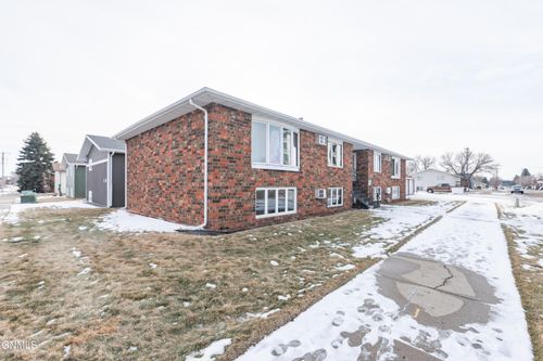 3-121 E Sweet Ave, Bismarck, ND, 58504-5573 | Card Image