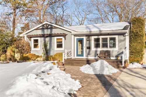 50 Atlantic Ave, East Islip, NY, 11730-1401 | Card Image