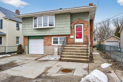 9 Bay Beach Ave, Bayville, NY, 11709-2338 | Card Image