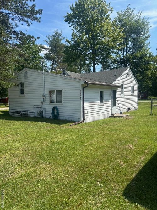 1023 Lakewood Dr, East Tawas, MI, 48730-9761 | Card Image