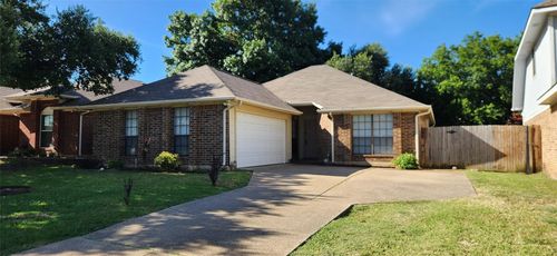 2204 Turf Club Dr, Arlington, TX, 76017-4570 | Card Image