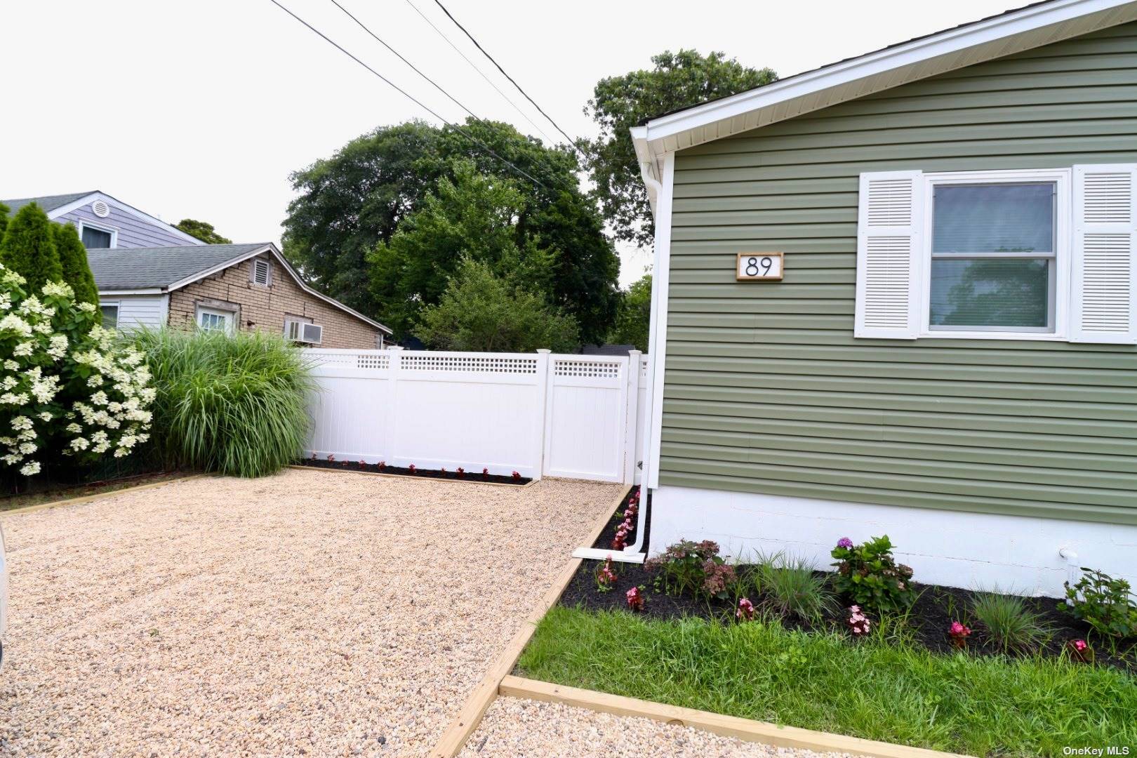 Lynbrook Dr, Mastic Beach, NY 11951