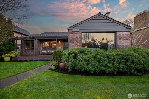 1945 35th Avenue W, Seattle, WA, 98199 | Card Image