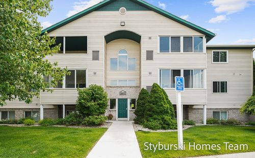31-5877 Crosswinds Dr, Norton Shores, MI, 49444-8758 | Card Image