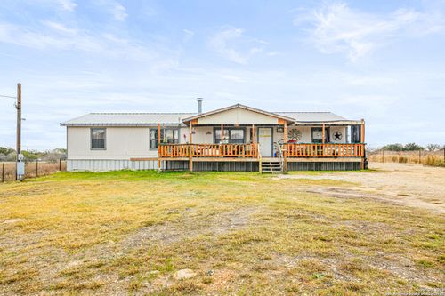 927 County Road 6846, Lytle, TX, 78052 | Card Image