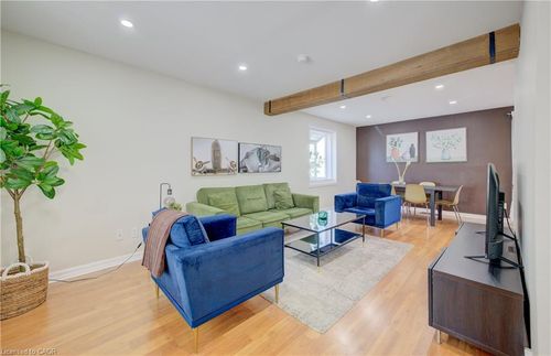 350 Victoria St S, Kitchener, ON, N2M3A5 | Card Image