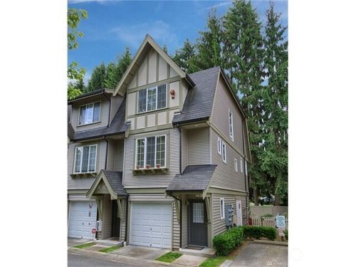105-9609 182nd Pl Ne, Redmond, WA, 98052-8647 | Card Image
