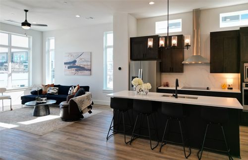 apt-301-13325 Bee St, Farmers Branch, TX, 75234-6129 | Card Image