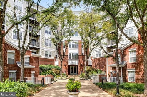 421-1625 International Dr, MCLEAN, VA, 22102-4815 | Card Image