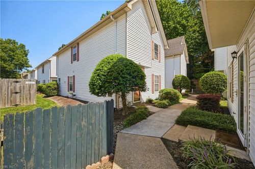 952 Gas Light Ln, Virginia Beach, VA, 23462-1234 | Card Image