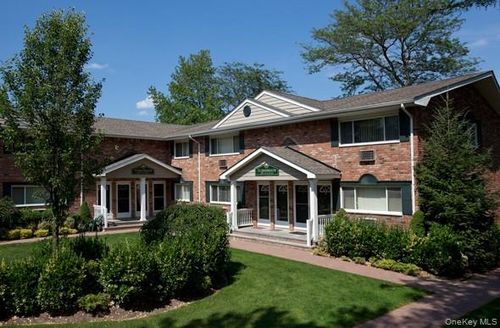 fa05-10 Westgate Dr, Bohemia, NY, 11716-3929 | Card Image
