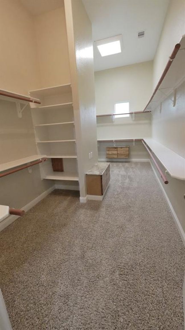 Large Prinary Closet | Image 27