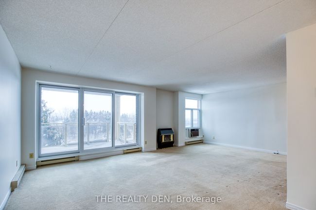 603 - 8 Christopher Crt, Condo with 2 bedrooms, 2 bathrooms and 1 parking in Guelph ON | Image 4