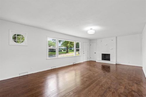 11809 E 48th Ter, Kansas City, MO, 64133-2420 | Card Image