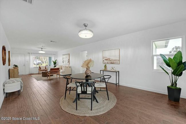 Dining Area | Image 5