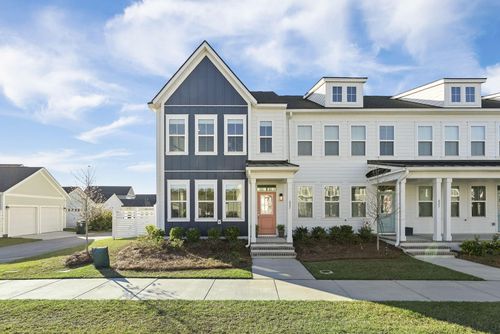 627 Southview Ln, Summerville, SC, 29486-2933 | Card Image