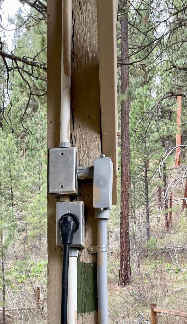 8392 Highway 21, House other with 4 bedrooms, 2 bathrooms and 2 parking in Lowman ID | Image 26