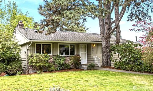 3602 Ne 103rd St, Seattle, WA, 98125-7823 | Card Image