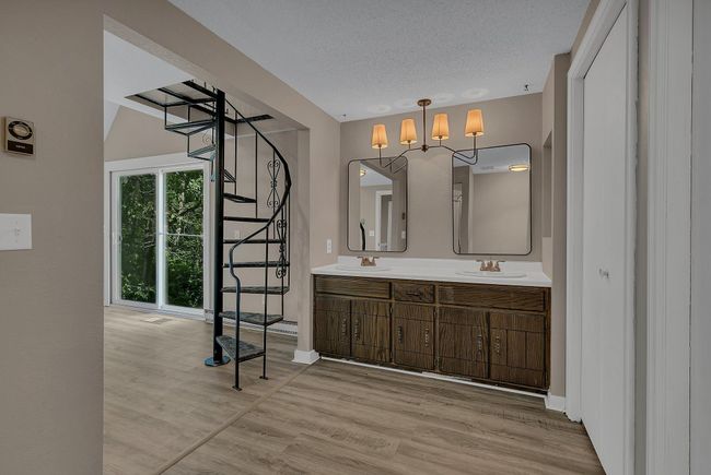 Dual sinks, new fixtures, mirrors and lighting | Image 17