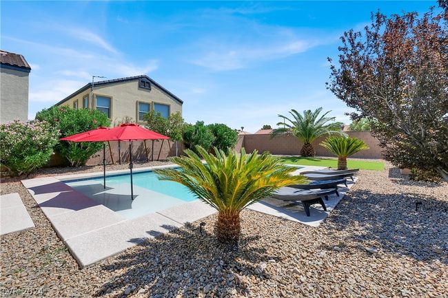 Large lot with mature landscaping | Image 37
