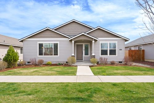 546 Nw 27th St, Redmond, OR, 97756-5529 | Card Image