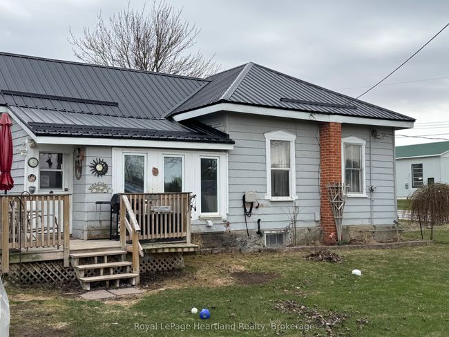 663 Josephine St, House other with 2 bedrooms, 1 bathrooms and 2 parking in Huron ON | Image 14