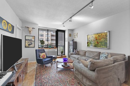 5cd-250 E 40th St, New York, NY, 10016-1722 | Card Image