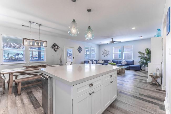 13111 Buccaneer Pkwy, House other with 3 bedrooms, 2 bathrooms and 1 parking in Freeport TX | Image 13