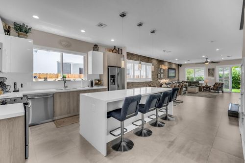 807 Sw 7th Ave, Fort Lauderdale, FL, 33315-3817 | Card Image