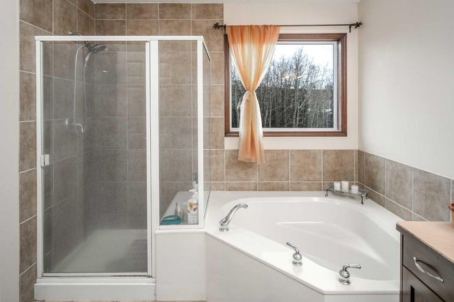 109 St Moritz Place Sw, House other with 3 bedrooms, 3 bathrooms and 4 parking in Calgary AB | Image 20