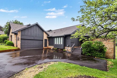 1930 Pine Ridge Ct, Bloomfield Hills, MI, 48302-1750 | Card Image