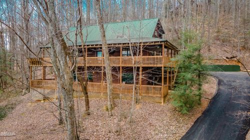 3050 Headrick Dr, Sevierville, TN, 37862 | Card Image