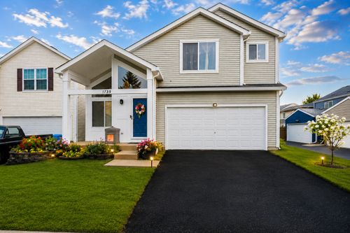 1739 Hickory Park Ln, Aurora, IL, 60504-5507 | Card Image