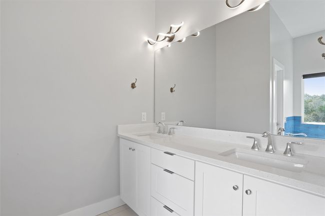 Bedroom, office, home gym... your choice, but great view. | Image 18